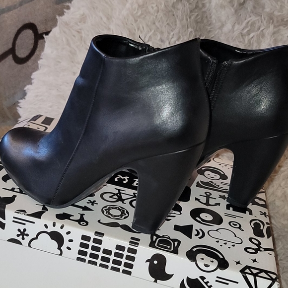 Booties - Picture 3 of 6